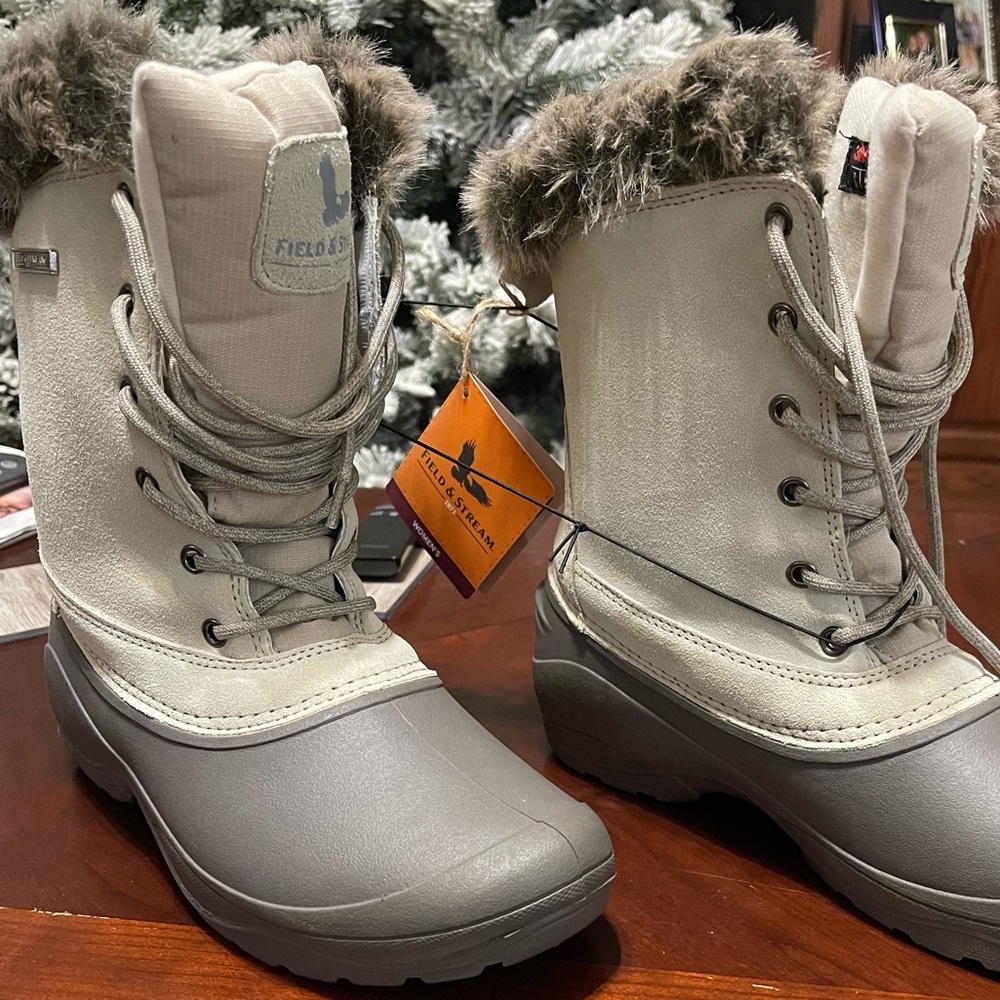 Women’s field and stream snow boot